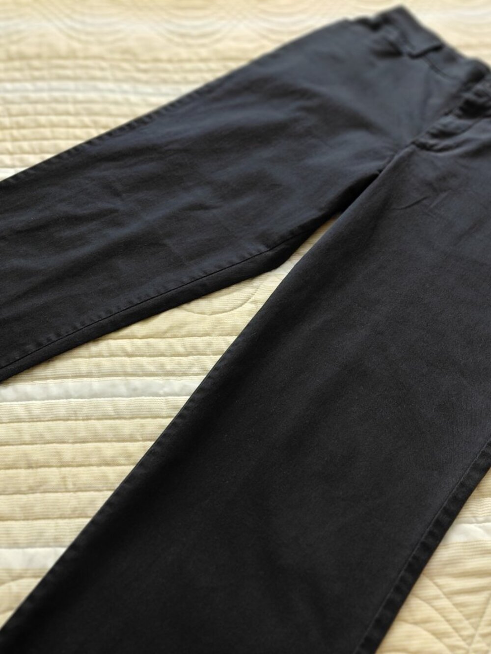 Lee Relaxed Fit Black Jeans. Comfortable fit in the hips. Straight Leg.  Sz. 16.